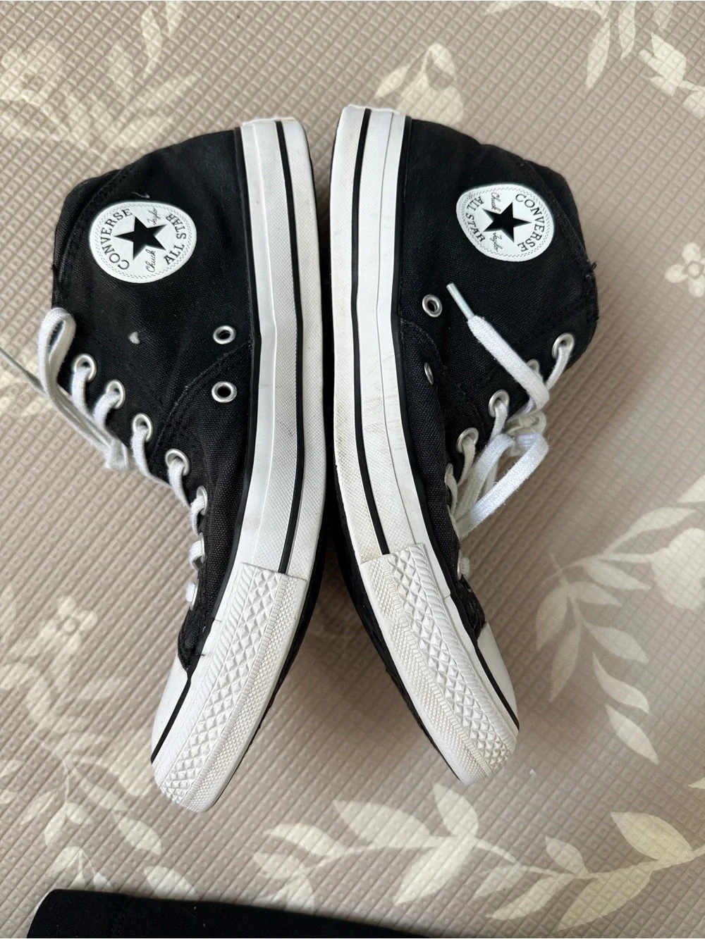 Converse Black Women's 10 Men’s 8 High-Top Sneakers with White Laces - Picture 3 of 7